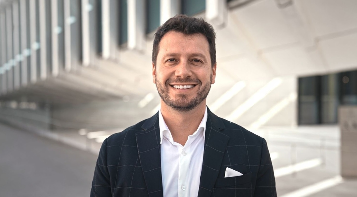 罗伯特·鲍勃·米勒（Robert·Bob·Miller）